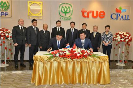 Chen Run’er met with Thai Deputy Prime Minister SomkidJatusripitak and witnessed the signing between HNCA and CP Group，Thai Smile Airways and Nok Airlines